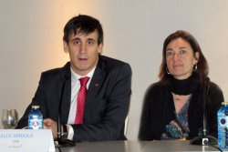 Alexander Arriola, director general del Grupo SPRI, y Cristina Oyon, responsable de Iniciativas Estratégicas del Grupo SPRI, en la jornada de hoy de Imaginenano. (photo: )