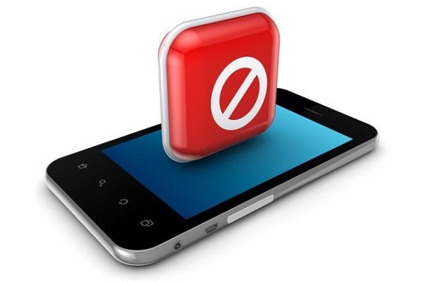 Mobile phone with icon of ban.Isolated on white background.3d rendered. (photo: )